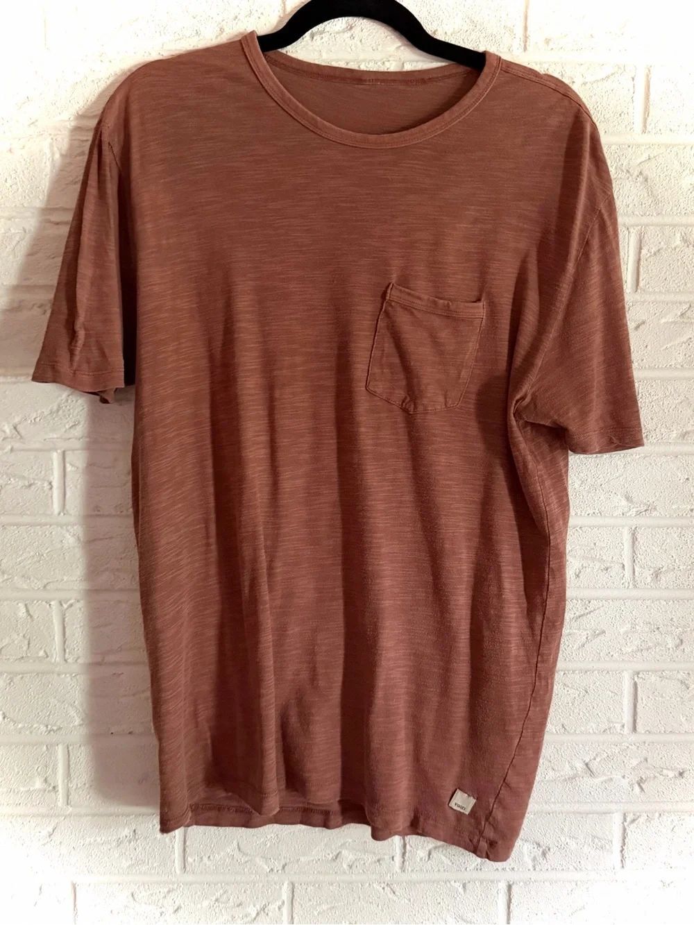 Vuori Men’s Pocket T-Shirt Size Medium